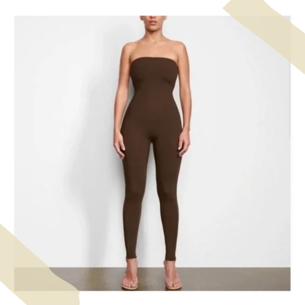 NWOT! SKIMS ALL-IN-ONE ONESIE STRAPLESS TUBE COCOA JUMPSUIT BODYSUIT
